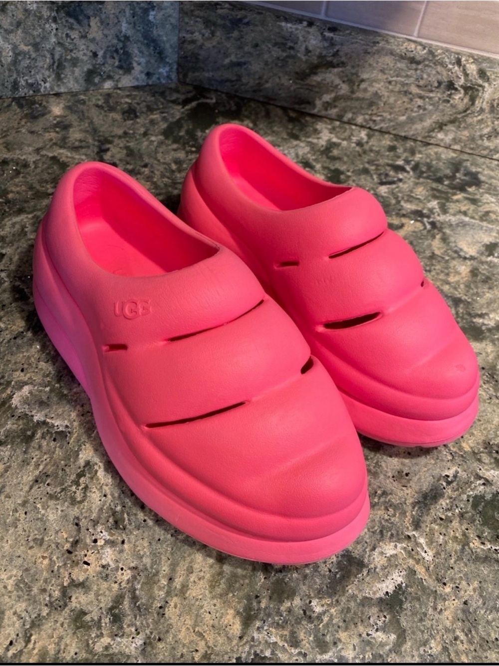 UGG Sport Yeah Clog Taffy Pink Youth Size 6 Women’s Size 7.5